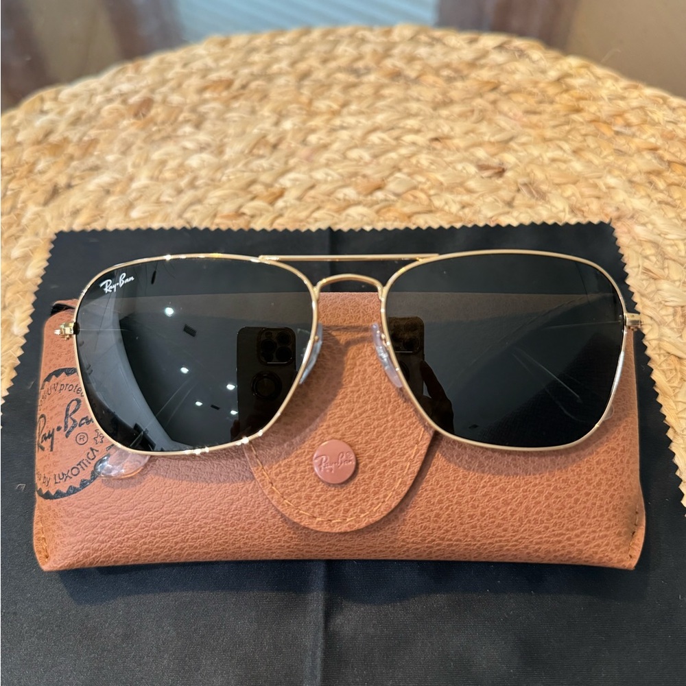 Ray-Ban Caravan polished Gold Sunglasses MODEL RB3136 001 58-15